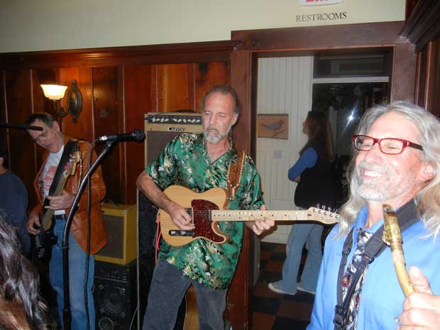 Randy solos, l-r Jamie, Randy & Jim.