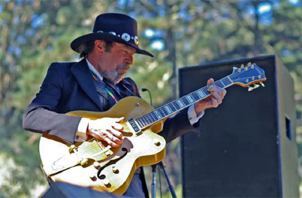 Mike Wilhelm soloing on '54 Gretsch in GG Park 2005 (Chet Memorial Tribal Stomp)